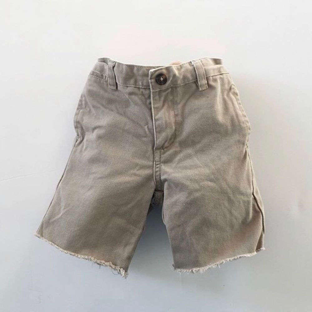 BABygap beige cut off shorts GUC 12-18 months